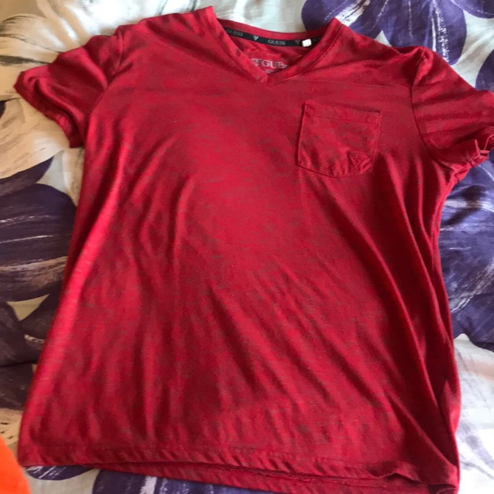 Men Guess red shirt